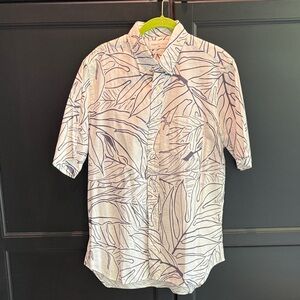 Sig Zane White and Navy Leaf Print Short Sleeve Button-Down Shirt